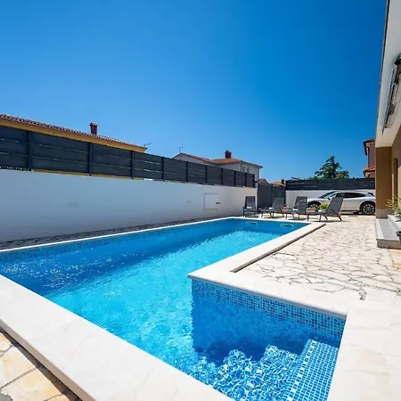 Villa Sunce Mit Beheiztem Pool In Pula,istrien Pula
